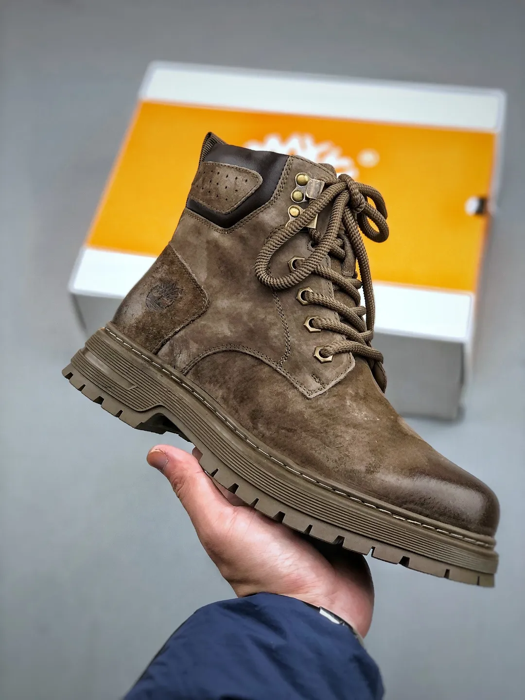 Local 💰560 support store opening new goods 🚀 #Timberland Timberland/Timberland New autumn and winter products Must-have outdoor casual rhubarb boots series for autumn and winter #Guangdong Dachang quality Original box original packaging Fashion and trend matching The fabric is made of Italian 🇮🇹 top matte fine-grained cowhide Light outsole with anti-odor and anti-corrosion genuine leather latex insoles From the outsole to the hardware, all are made from OEM raw materials Same as the original Goodyear's never-opening glue process. Good products don't kill pigs. The quality of the first order is strictly controlled. Exclusively released on the entire network. The quality is beyond doubt. The full set of official website unified packaging gives you a perfect wearing experience. The quality is exquisite and durable. A must-have for sportsmen. Specializes in not looking handsome. High-quality feet feel first-class. This winter, it is specially used for outdoor cold protection. Daily casual matching. Size: 38-44 (leather shoe size)